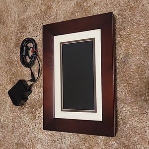 Digital picture frame